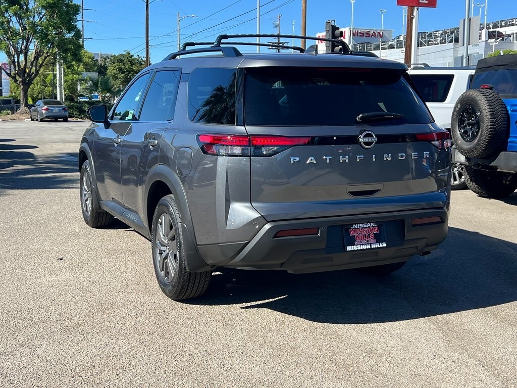 2025 Nissan Pathfinder SV photo 4
