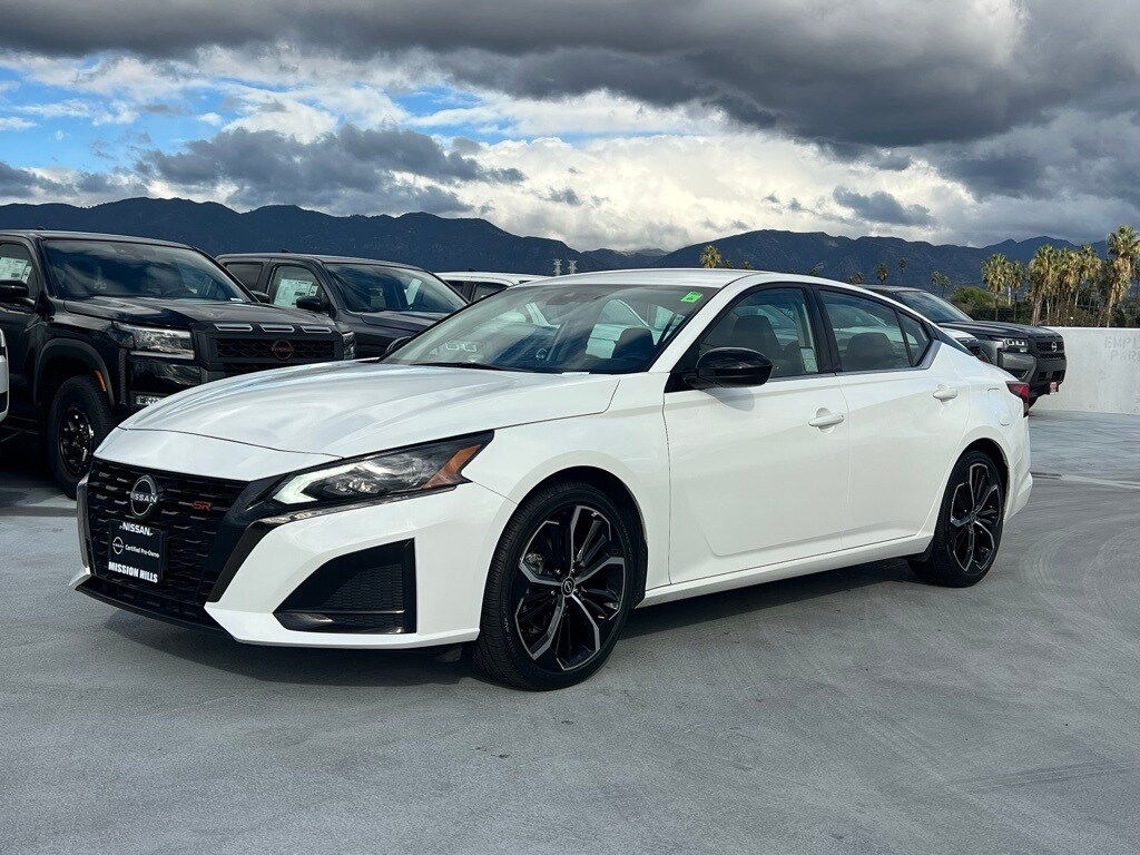 2024 Nissan Altima 2.5 SR photo 2