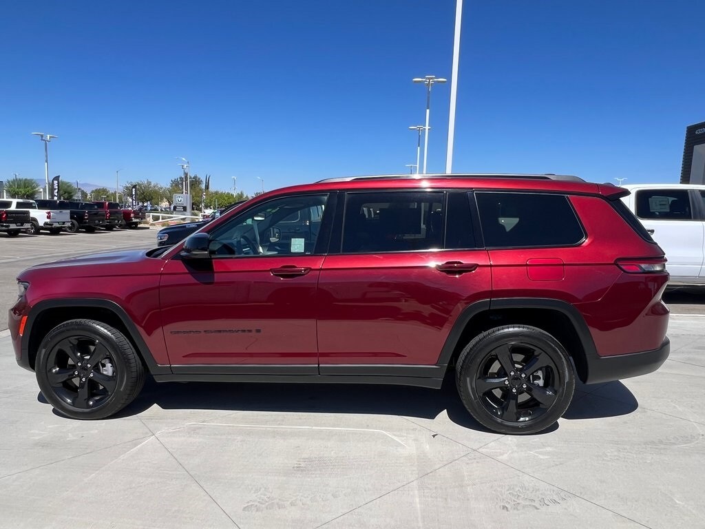 2023 Jeep Grand Cherokee Altitude photo 3
