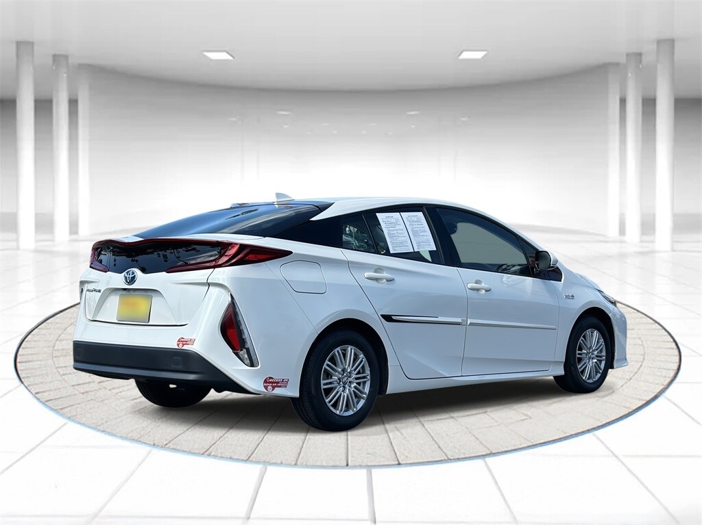 2017 Toyota Prius Prime Premium photo 4