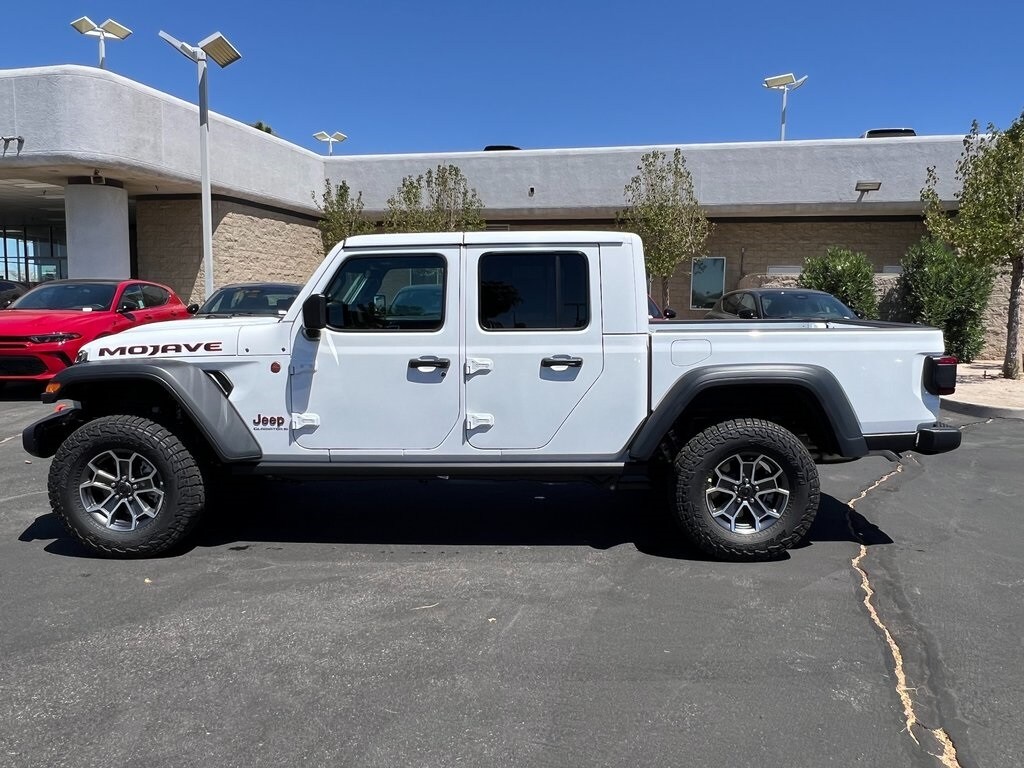 2025 Jeep Gladiator Mojave photo 3