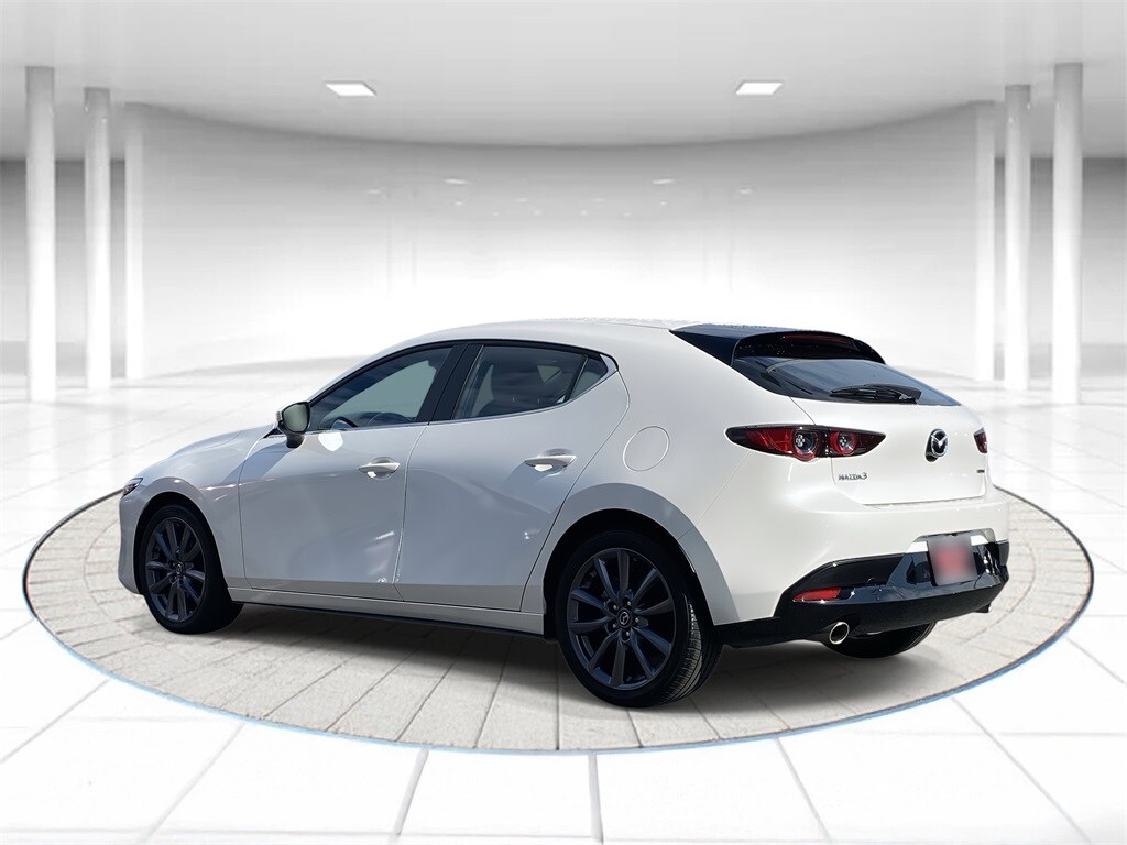 2021 Mazda Mazda3 Select Hatchback photo 2