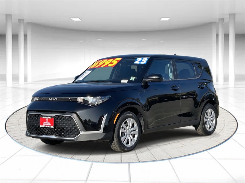 2023 Kia Soul LX's photo