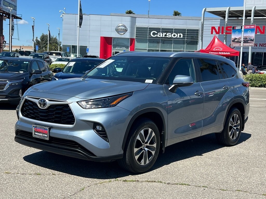 2023 Toyota Highlander XLE photo 2