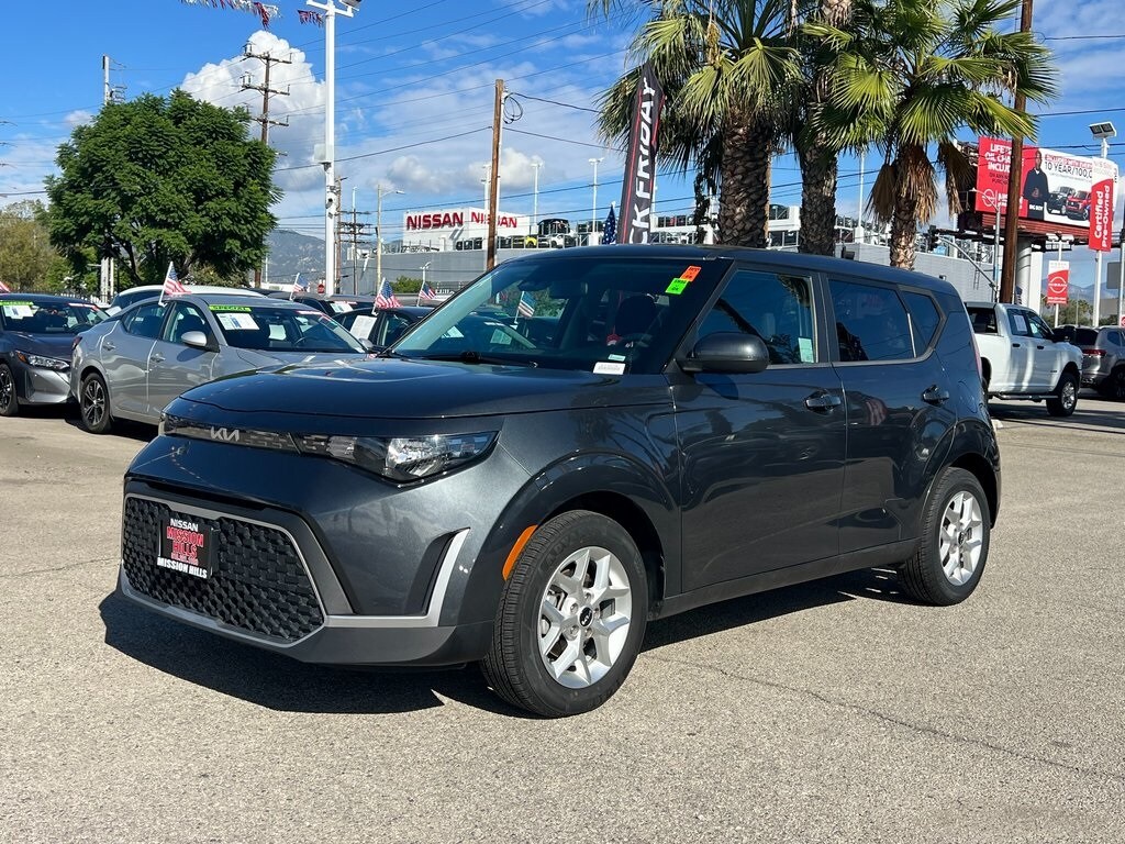 2024 Kia Soul LX photo 2