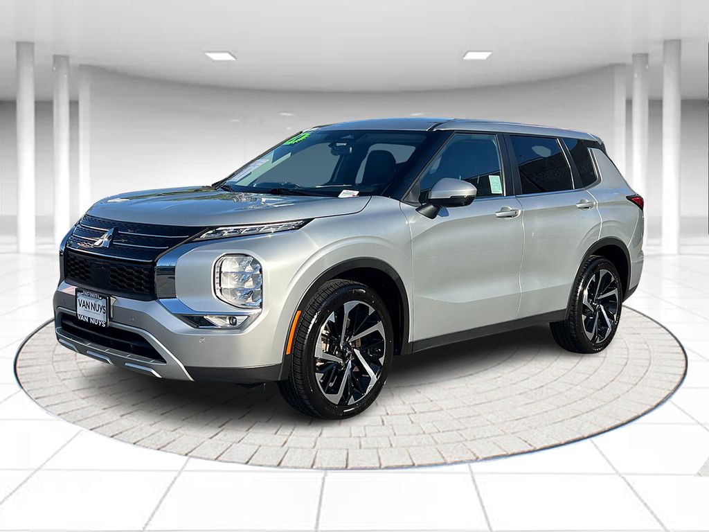 2024 Mitsubishi Outlander SE 2WD's photo