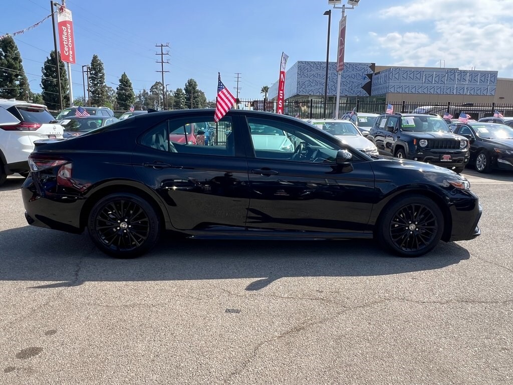 2021 Toyota Camry SE photo 3