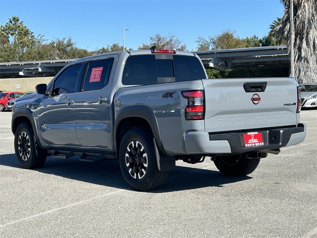 2023 Nissan Frontier PRO-4X photo 2