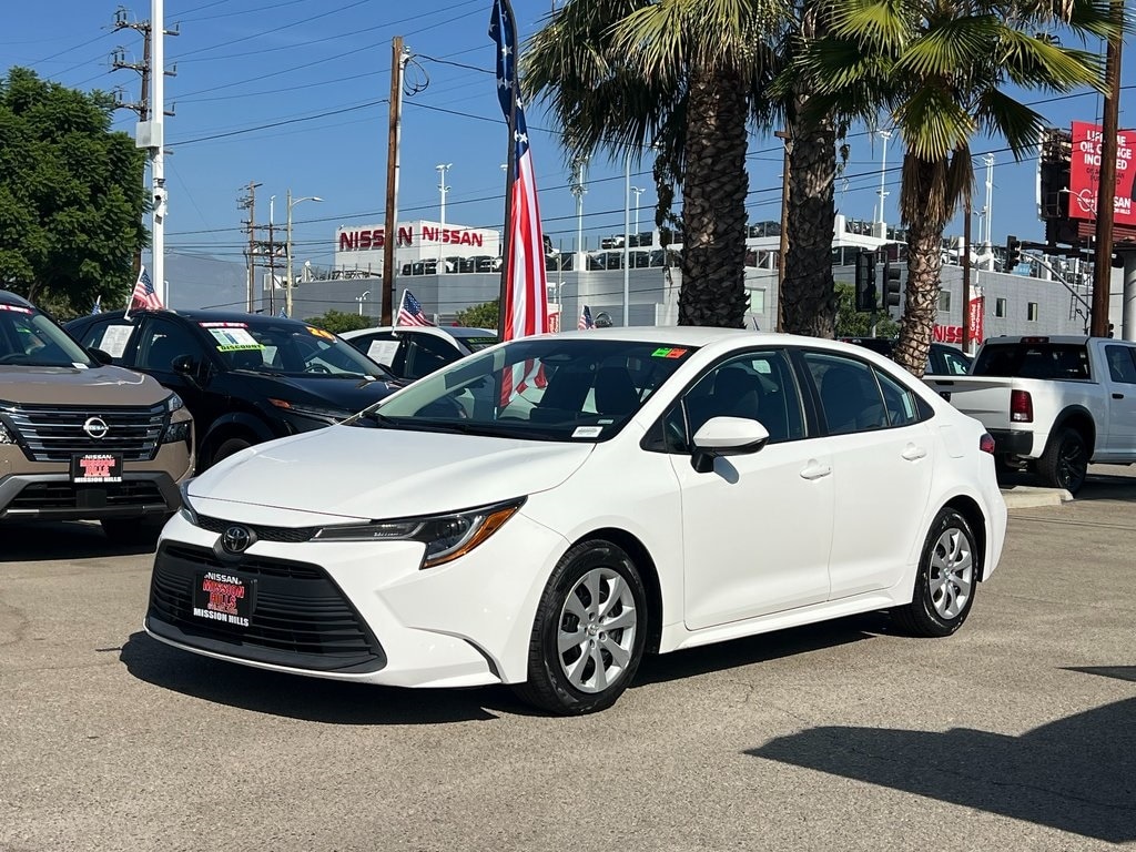 Used 2023 Toyota Corolla LE with VIN 5YFB4MDE0PP013504 for sale in Northfield, Minnesota
