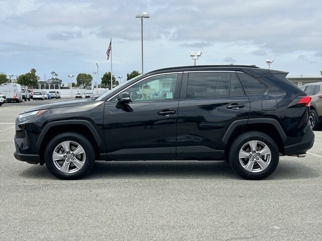 2022 Toyota RAV4 XLE photo 2