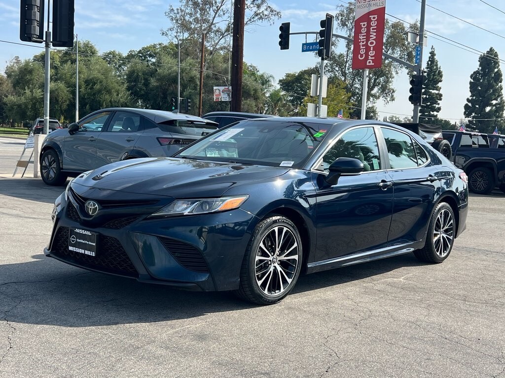 2019 Toyota Camry LE photo 2