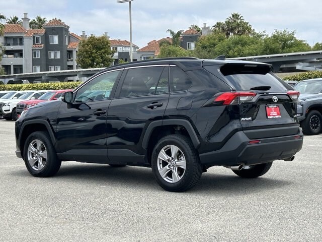 2022 Toyota RAV4 XLE photo 3
