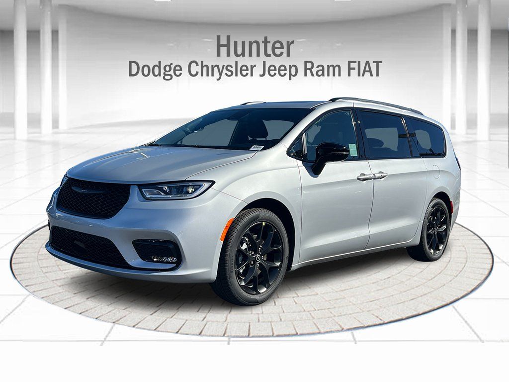 2026 Chrysler Pacifica Limited's photo
