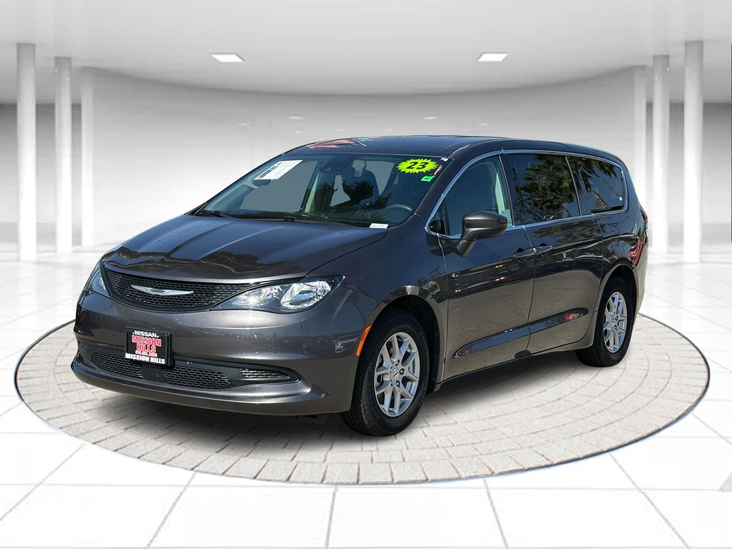 2023 Chrysler Voyager LX's photo