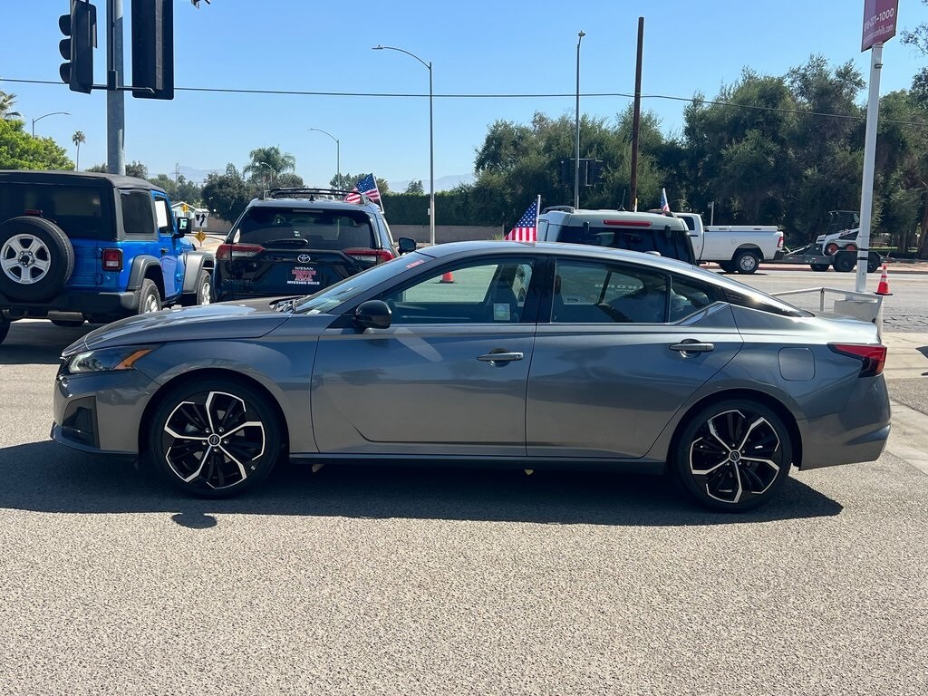2023 Nissan Altima 2.5 SR photo 3