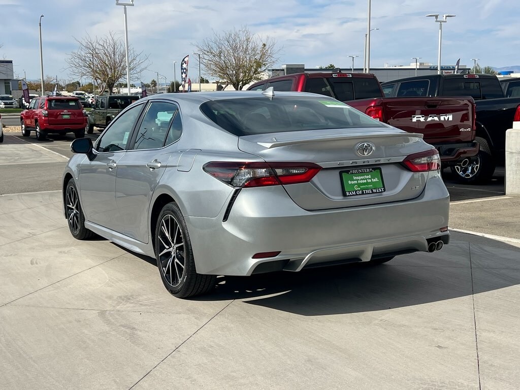 2022 Toyota Camry SE photo 4