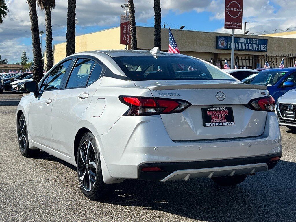 2025 Nissan Versa 1.6 SR photo 4