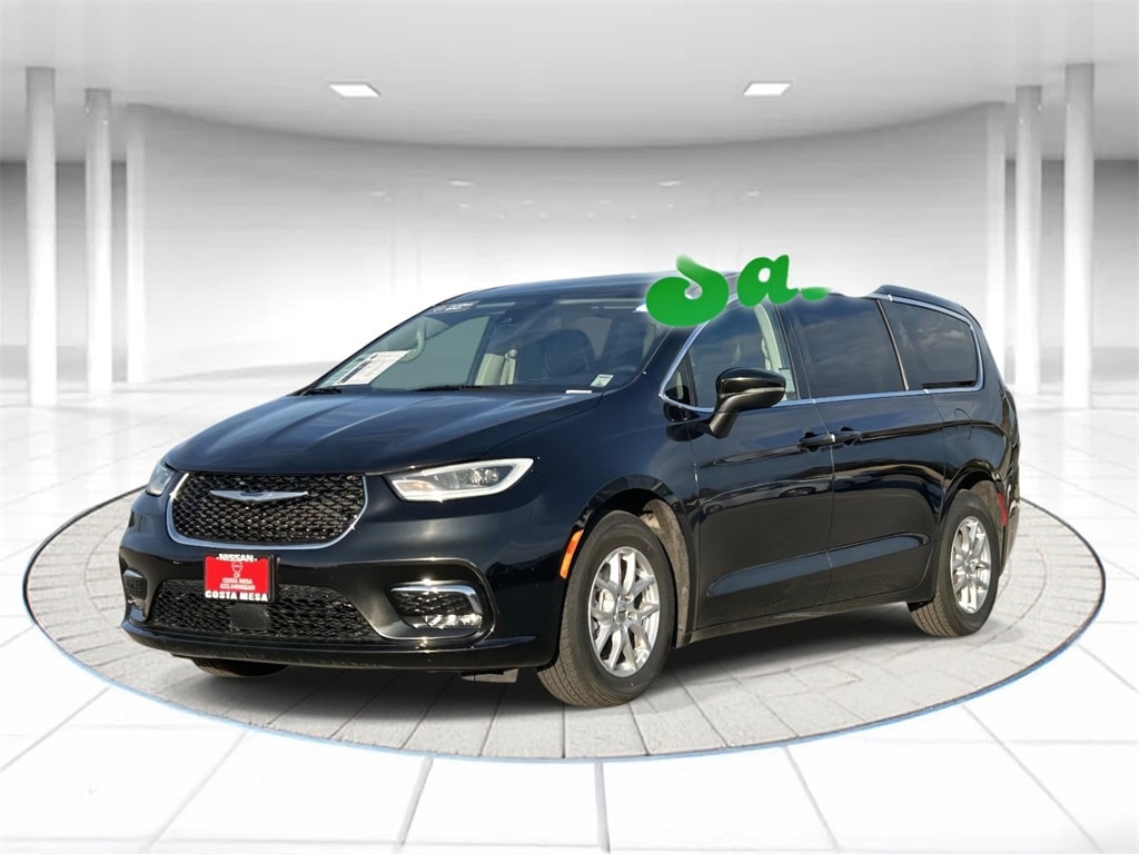 2023 Chrysler Pacifica Touring L's photo