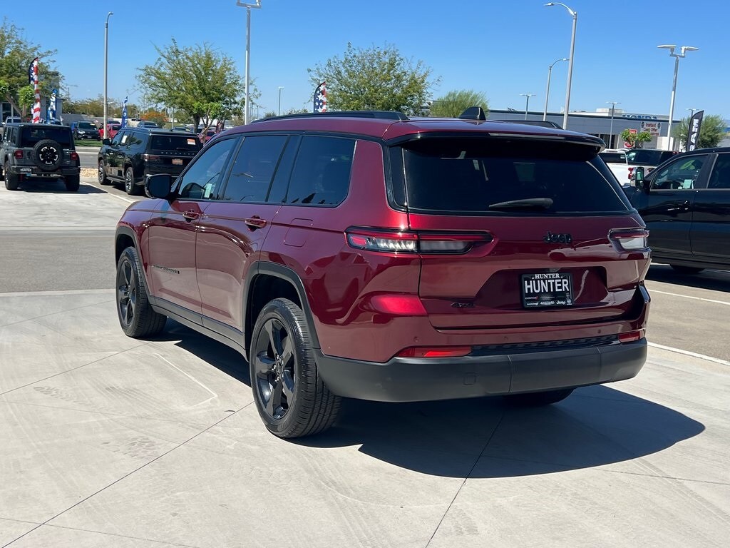 2023 Jeep Grand Cherokee Altitude photo 4