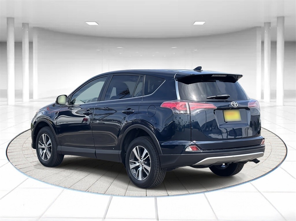 2018 Toyota RAV4 XLE photo 2