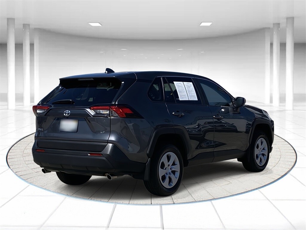 2023 Toyota RAV4 LE photo 4