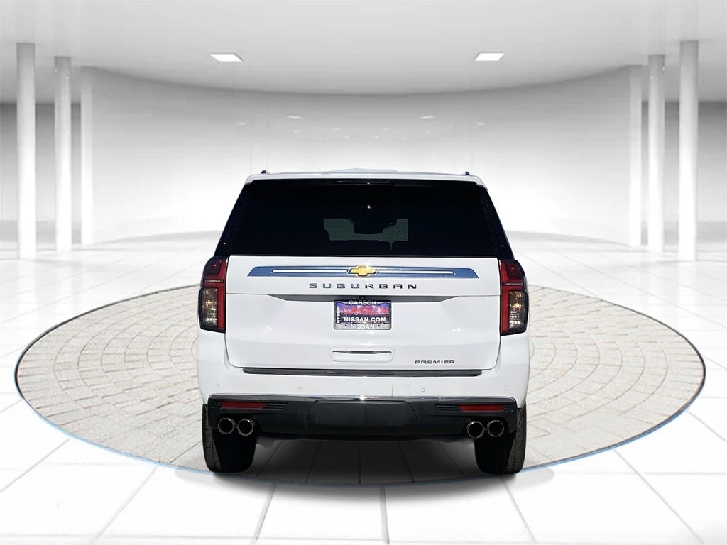 2023 Chevrolet Suburban Premier photo 2