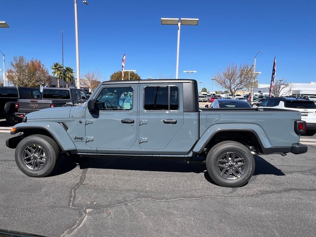 New 2025 Jeep Gladiator SPORT S 4X4 Pickup