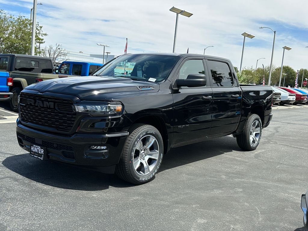 New 2026 Ram 1500 EXPRESS CREW CAB 4X2 5'7 BOX Pickup