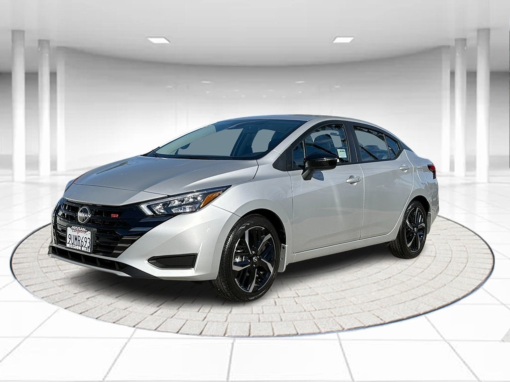 2025 Nissan Versa SR's photo