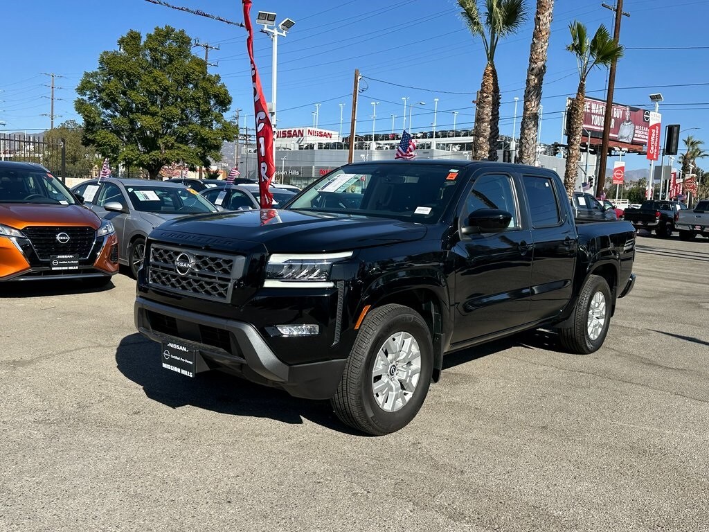 2023 Nissan Frontier SV photo 2