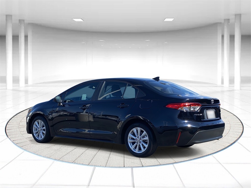 2025 Toyota Corolla LE photo 2
