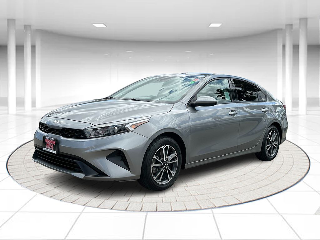 2023 Kia Forte LXS AT's photo
