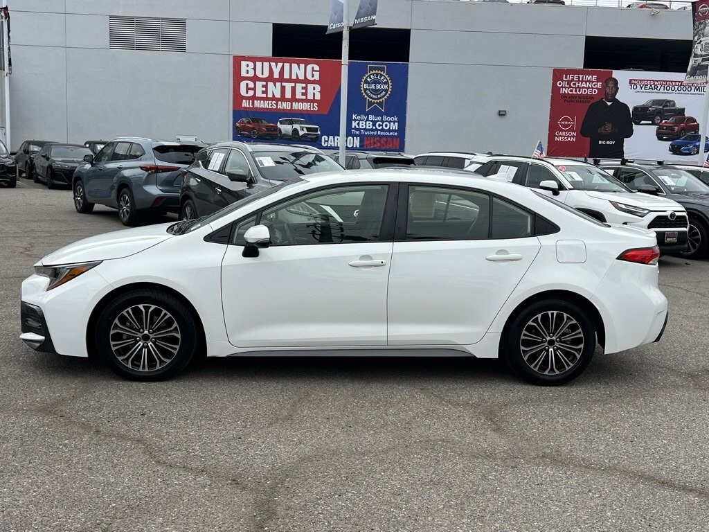 2022 Toyota Corolla SE photo 3