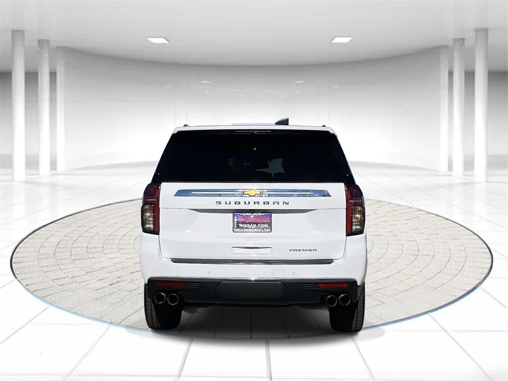 2023 Chevrolet Suburban Premier photo 3