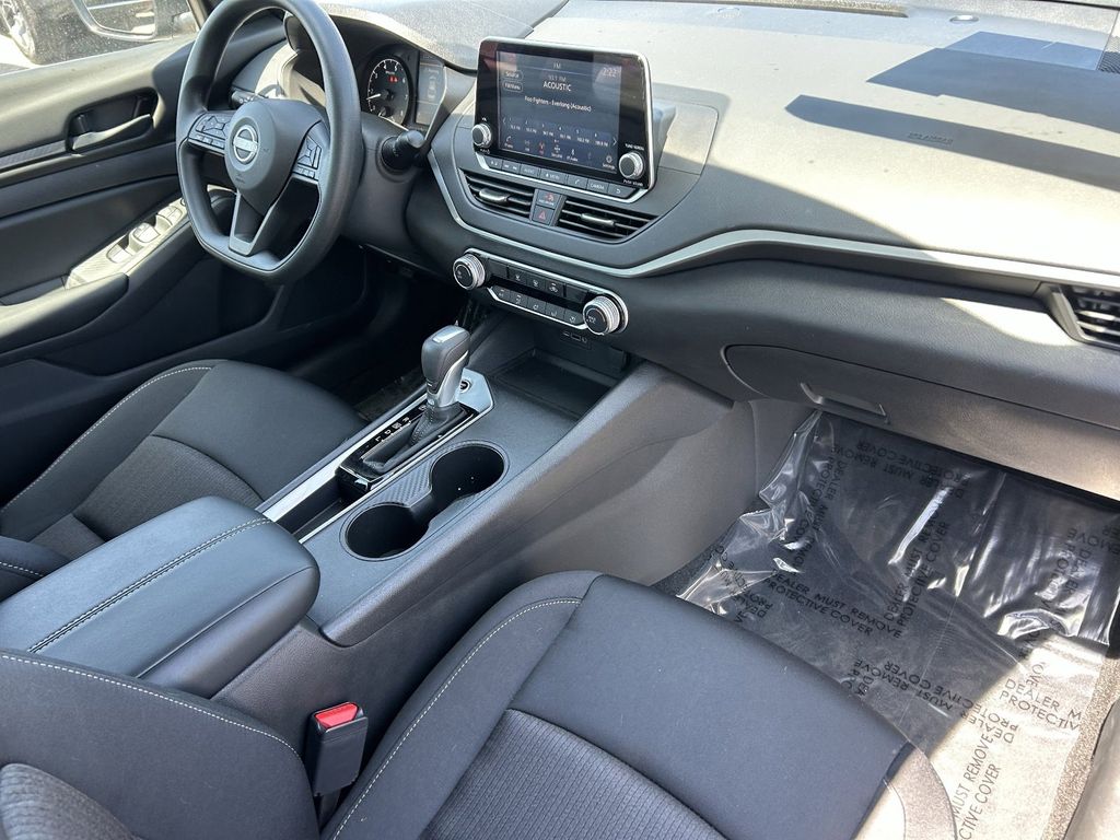 2025 Nissan Altima S - Photo 10