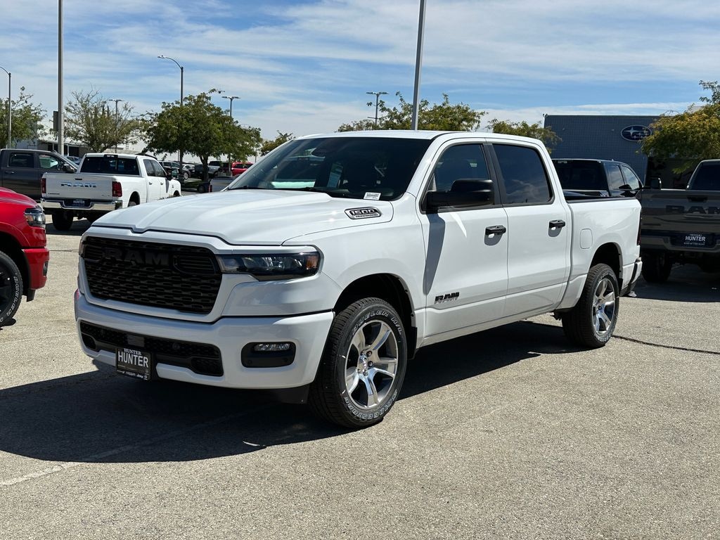 New 2026 Ram 1500 EXPRESS CREW CAB 4X2 5'7 BOX Pickup