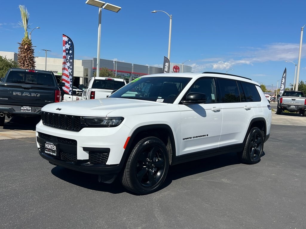 2023 Jeep Grand Cherokee Altitude photo 2