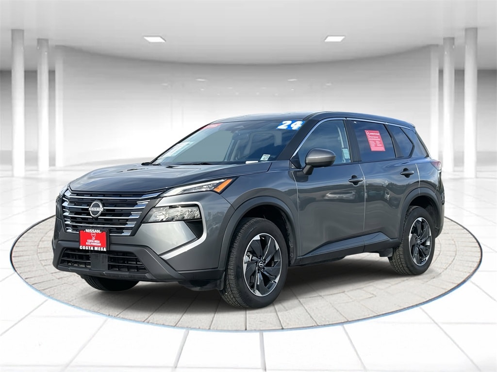 2024 Nissan Rogue SV's photo