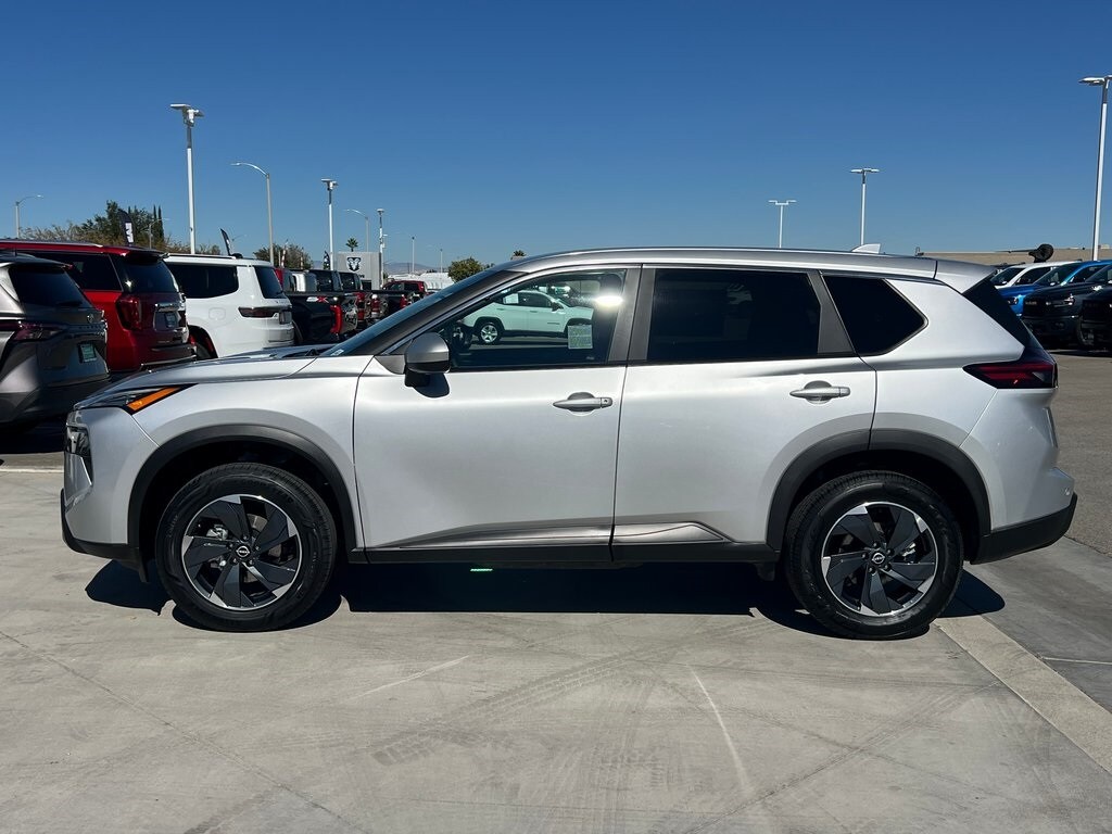 2024 Nissan Rogue SV photo 3