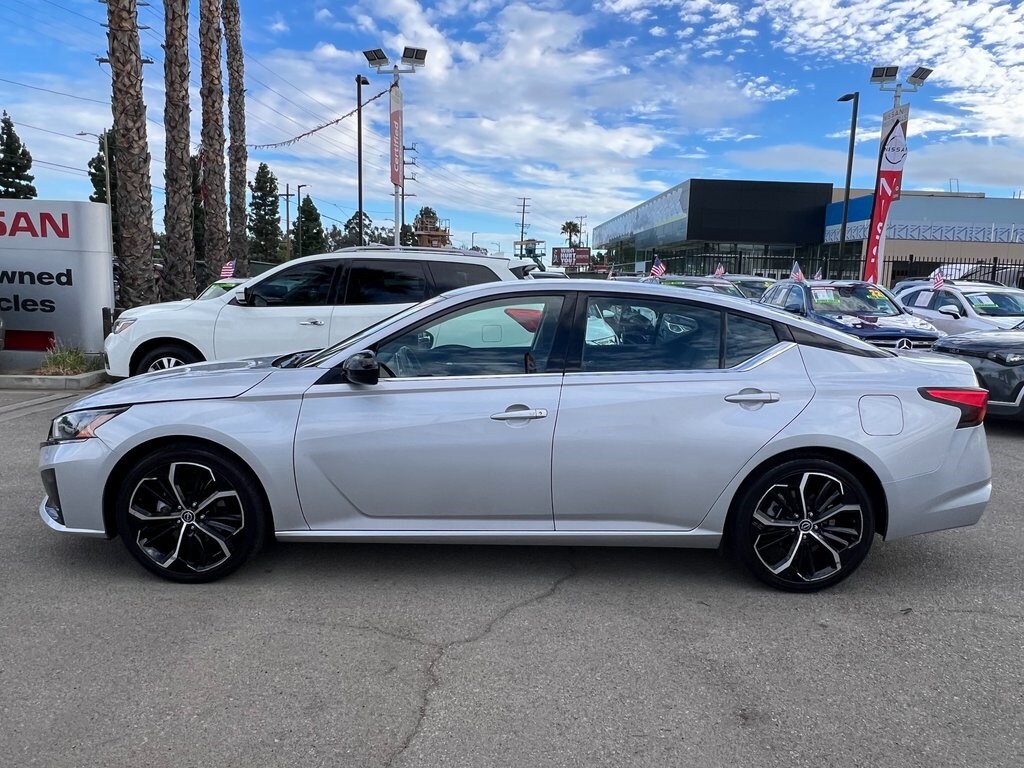 2023 Nissan Altima 2.5 SR photo 3
