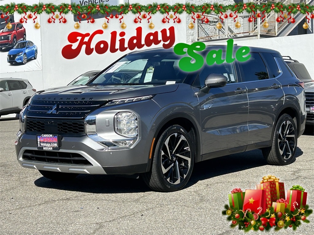 2023 Mitsubishi Outlander Plug-In Hybrid SE's photo