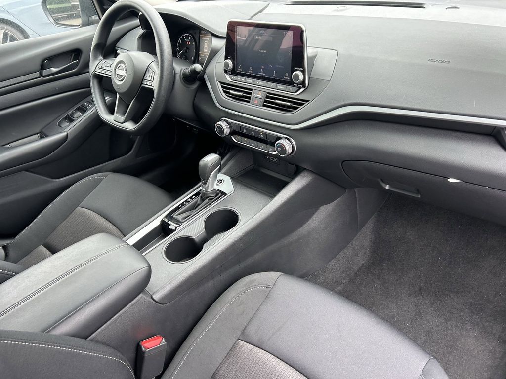 2025 Nissan Altima S - Photo 10