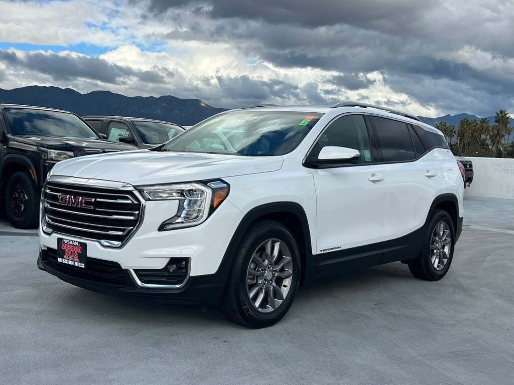 2024 Gmc Terrain SLT photo 2
