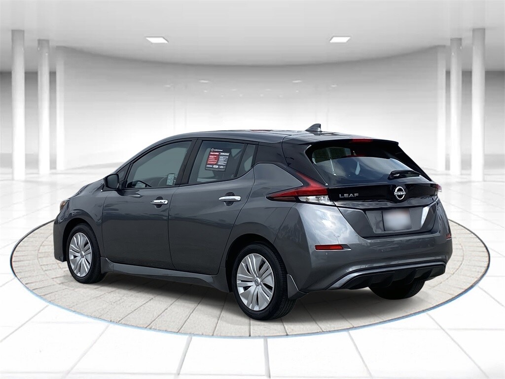 2023 Nissan Leaf S photo 2