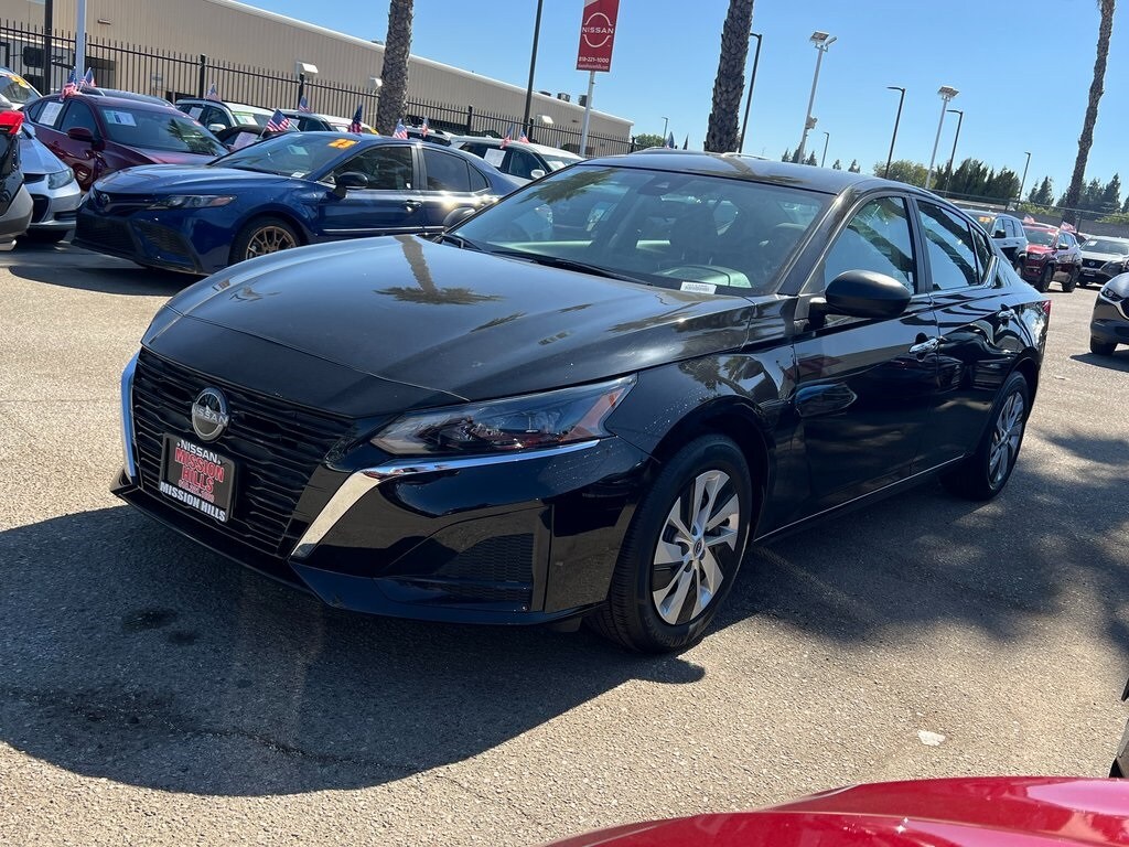 2025 Nissan Altima 2.5 S photo 2