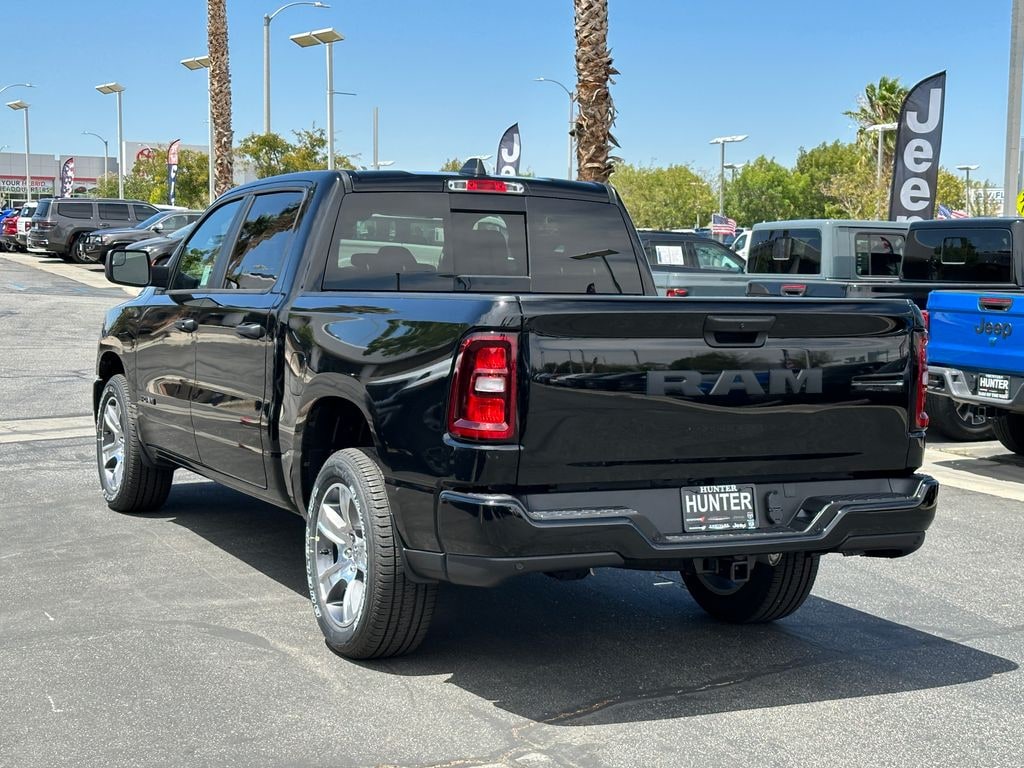 New 2026 Ram 1500 EXPRESS CREW CAB 4X2 5'7 BOX Pickup