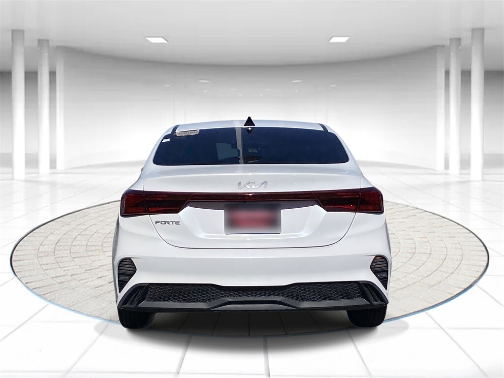 2024 Kia Forte LXS photo 3