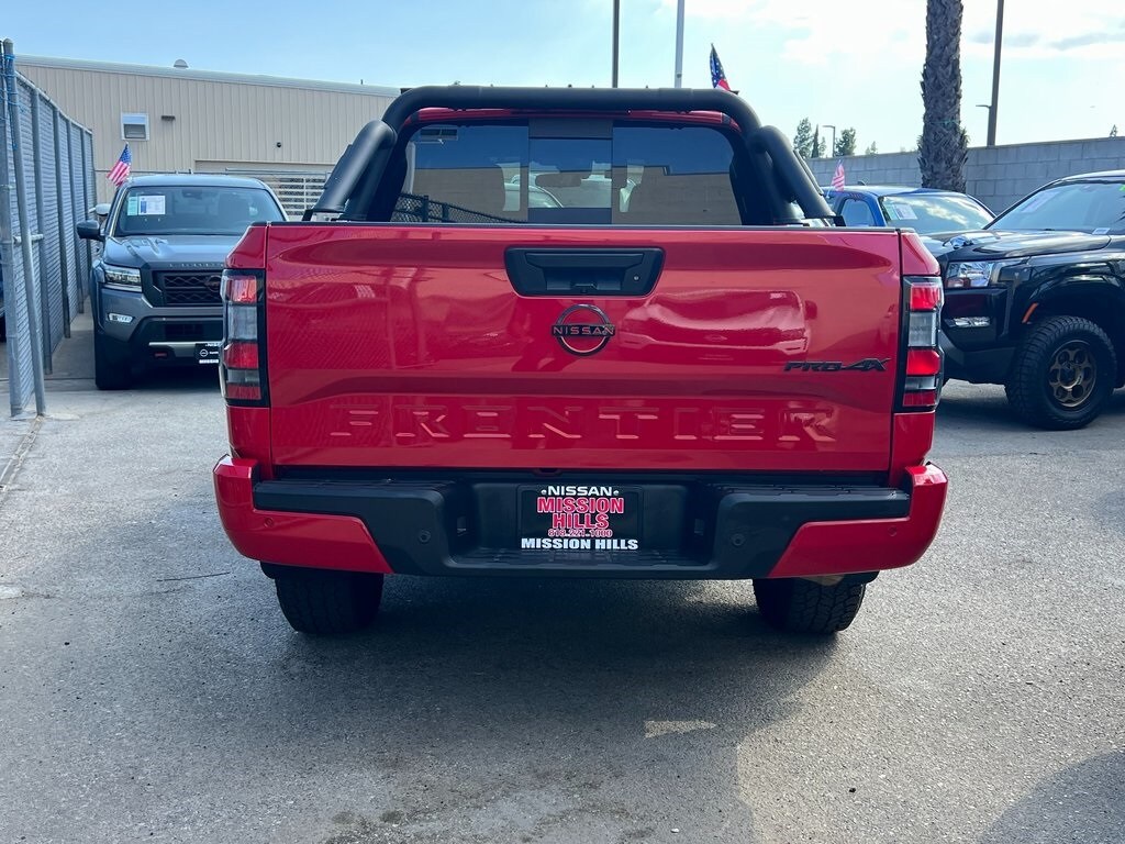 2024 Nissan Frontier PRO-4X photo 2
