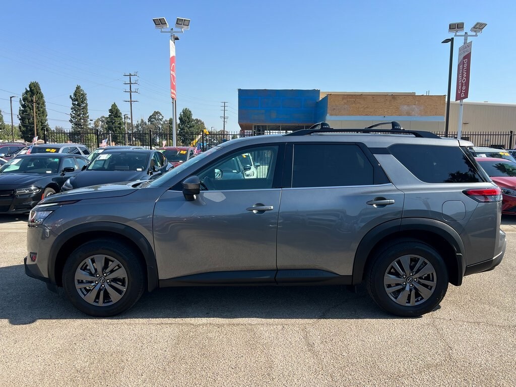 2024 Nissan Pathfinder SV photo 3