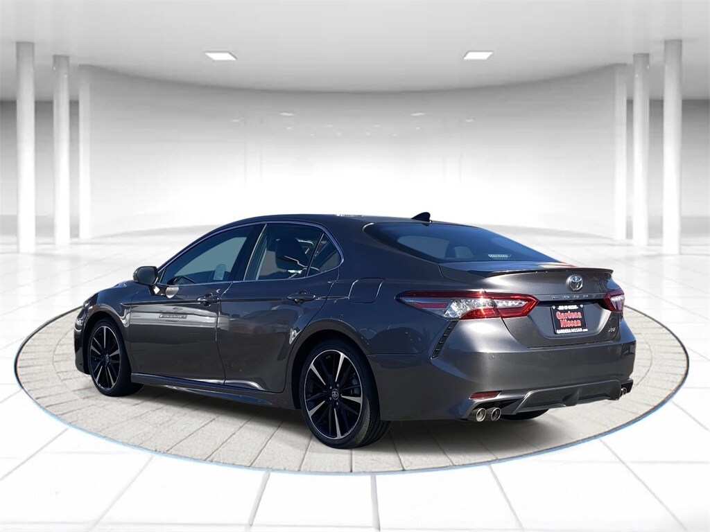 2018 Toyota Camry XLE V6 photo 2